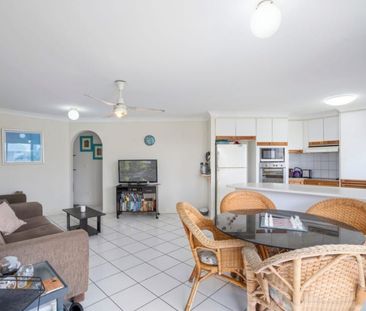 Modern Apartment in the Heart of Surfers Paradise - Photo 5