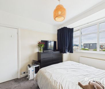 4 bedroom semi-detached house to rent - Photo 2