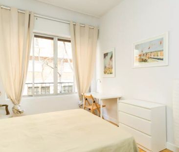 Room in a shared 5-bedroom apartment for rent in Universidad, bills... - Photo 5