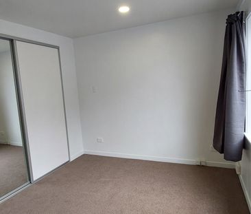 Fully renovated home, includes water and lawns - Photo 3