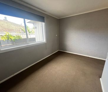 For Savvy Singles - Photo 1