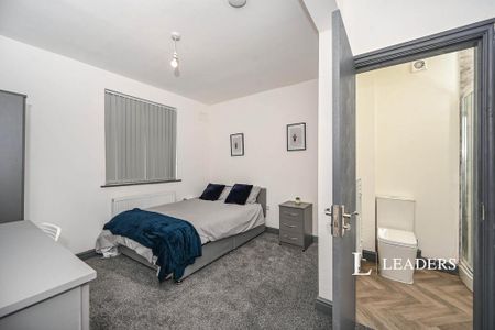 1 bedroom in a house share to rent - Photo 3