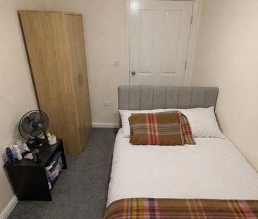 Room in a Shared House, Falconwood Way, M11 - Photo 2