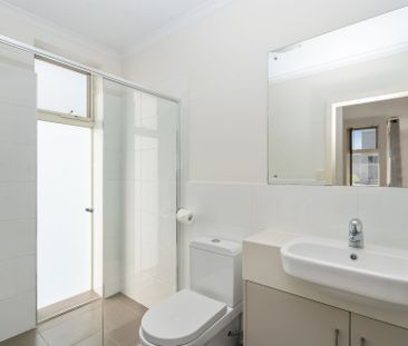 Fully Furnished, 2 Bedroom Townhouse. - Photo 1