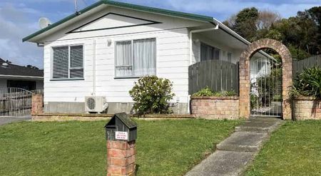 Lovely Sunny Family Home - Photo 5