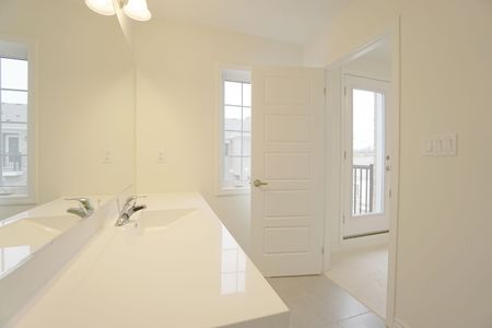 For Lease - 3328 Thunderbird Promenade, Pickering, Ontario - Photo 4