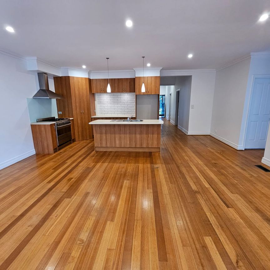 7 Mortimer Street, Huntingdale VIC 3166 - House For Rent | Domain - Photo 1