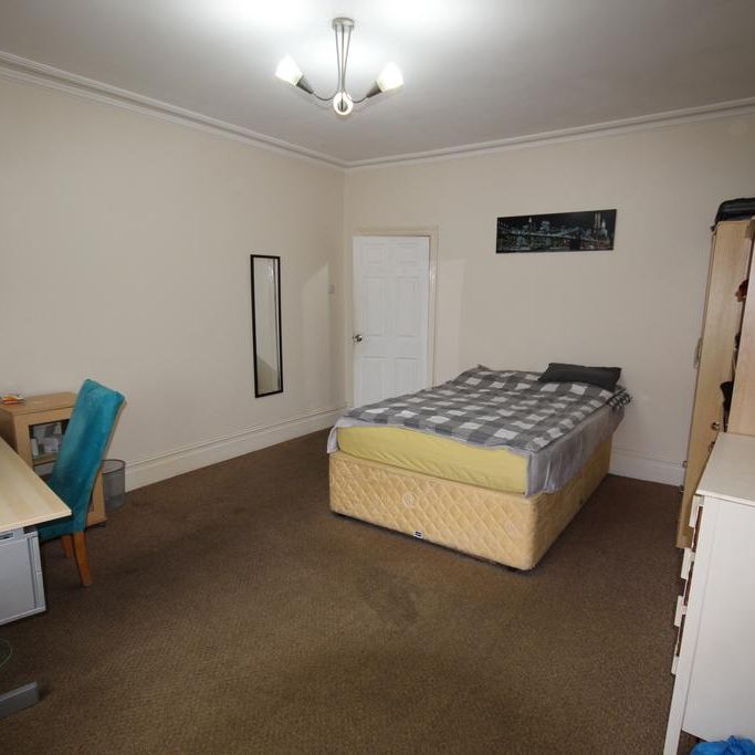 3 bedroom flat to rent - Photo 1