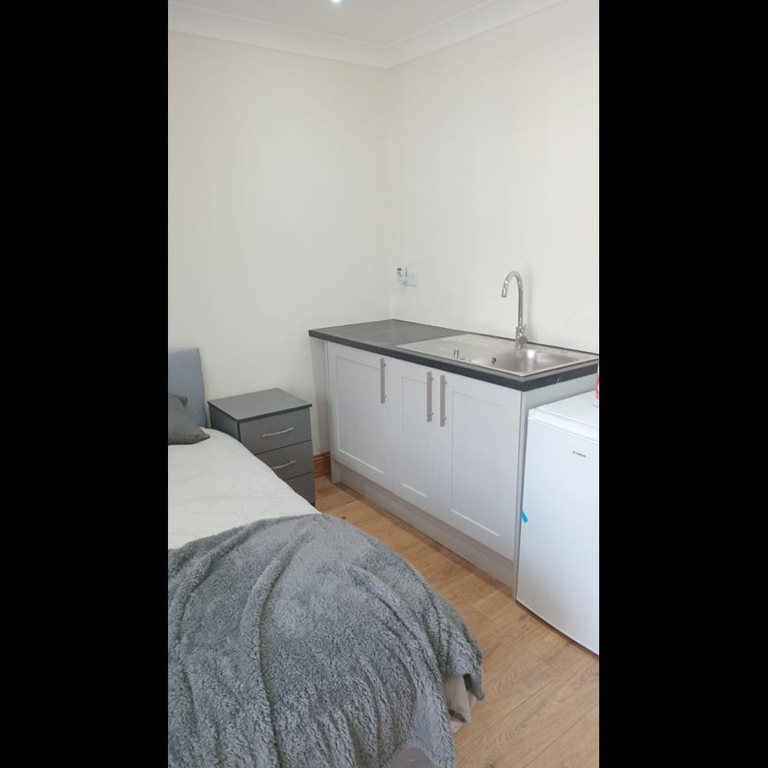 Studio Flat, Murillo Road, SE13 - Photo 1