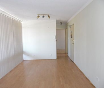 PRIME LOCATION! - Photo 2