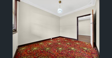 Fresh & Spacious Glendalough Home - Photo 3