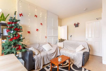 5 bedroom terraced house to rent - Photo 2