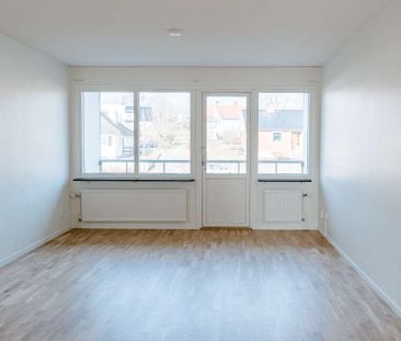 Om bostaden - Välkommen till en nyrenoverad lägenhet på Sloalyckan.... - Photo 1