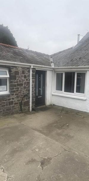 2 bedroom end of terrace house to rent - Photo 1