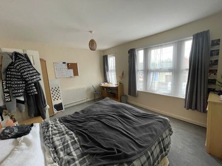 4 bedroom house - Photo 3