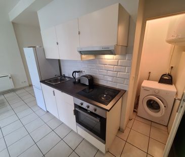 Location Appartement 2 pièces 40m² MARSEILLE 1er - Photo 6