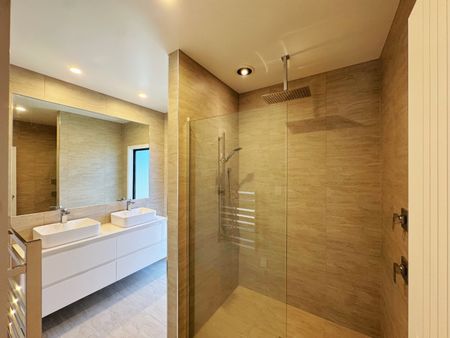 Discover comfort and style in this beautifully appointed Flagstaff luxury home, offering 5 bedrooms, including two with their own ensuites. - Photo 5