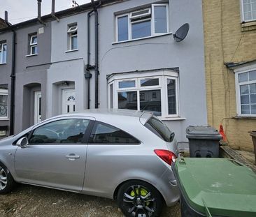 3 Bed Terraced House, Warren Road, LU1 - Photo 5