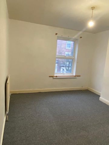 3 Bed Terraced House, Maples Street, NG7 - Photo 2