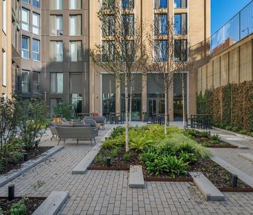 White City Residence, 10 Westway, East Acton, London, W12 - Photo 4