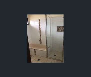 Lovely Three Bedroom Home - Photo 4