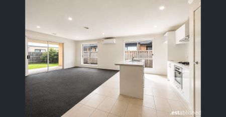 Spacious Four-Bedroom Family Home with Two Living Areas! - Photo 3