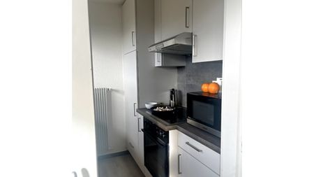 2½ Zimmer-Wohnung in Neuchâtel (NE), möbliert, auf Zeit - Photo 3