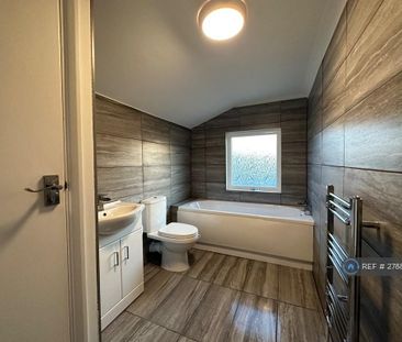 2 bedroom semi-detached house to rent - Photo 6