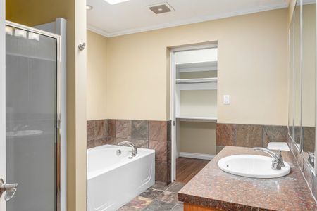 1 Bedroom - Photo 2
