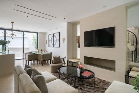 4 bedroom mews to rent - Photo 5