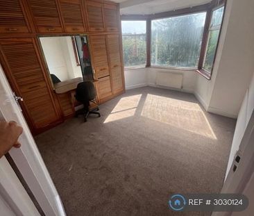 3 bedroom semi-detached house to rent - Photo 4