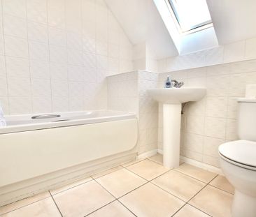 2 bedroom Town House to let - Photo 3