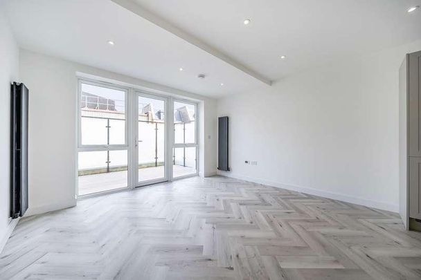Lion Road, Bexleyheath, DA6 - Photo 1