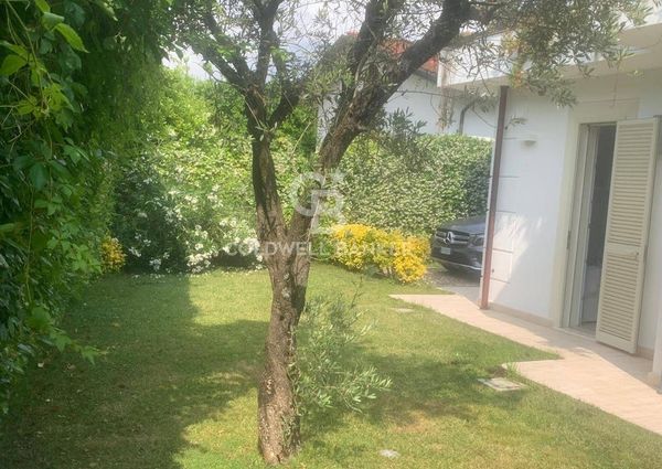 via michelangelo, 73, Forte dei Marmi, Tuscany 55042