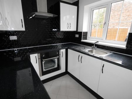 2 bedroom semi-detached house to rent - Photo 5