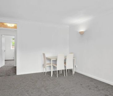 Queens Road, Hersham Village, KT12 - Photo 3