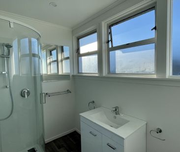 Castlecliff - 3 Bedrooms - Photo 2