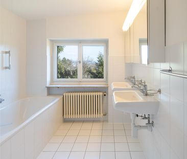 Grosszügiges Einfamilienhaus mit viel Grün und Privatsphäre - Photo 3