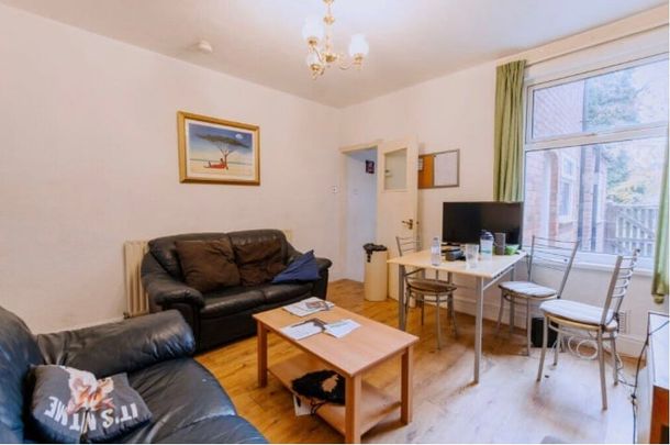 107 TIVERTON ROAD - Photo 1