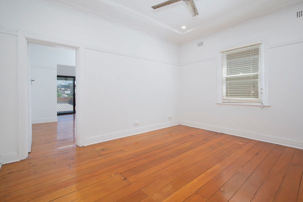 Oversized 2 Bedroom Apartment - Photo 1