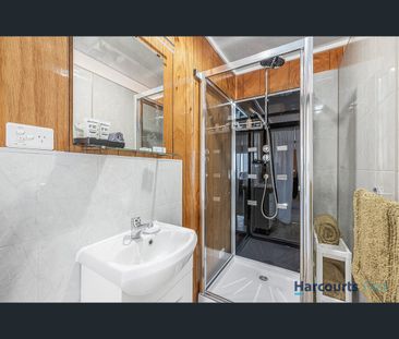 9a Highclere Avenue, Mount Waverley, Vic 3149 - Photo 2
