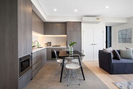 Modern Low Maintenance & Convenience - Photo 3