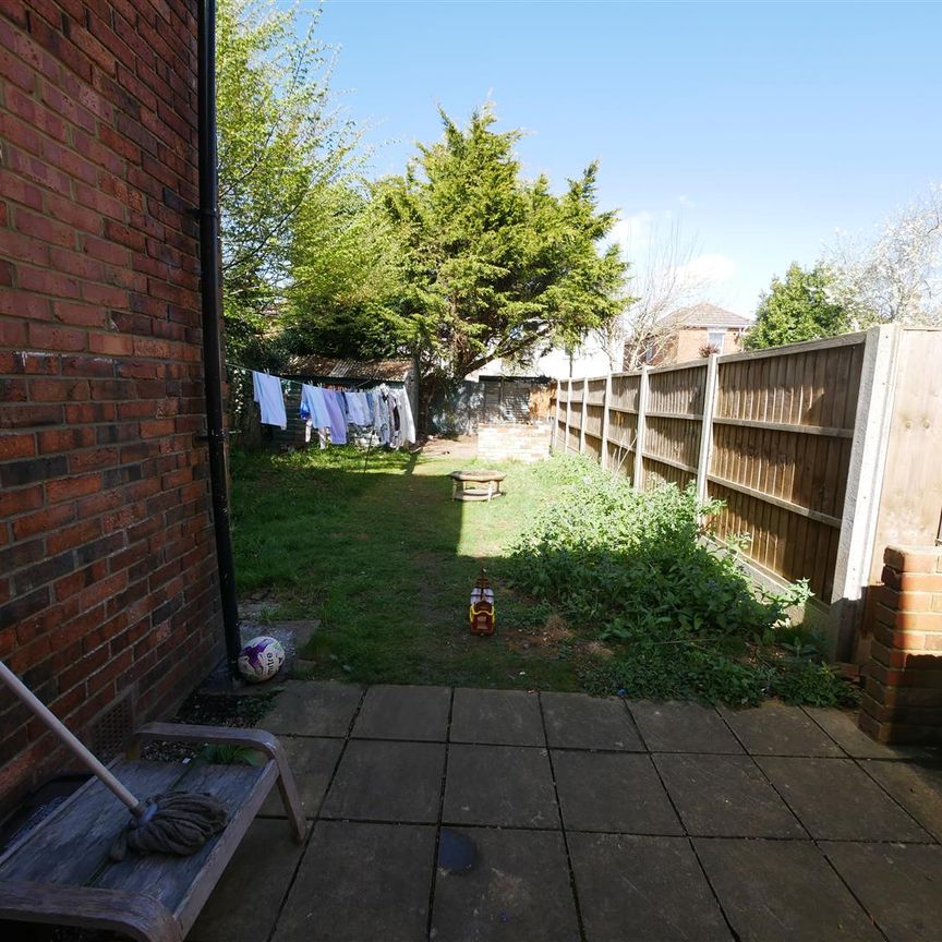 Four Stones, Bournemouth, BH8 - Photo 1