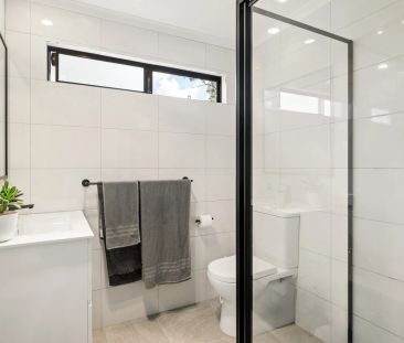 Modern 3-Bedroom retreat with stunning views and ultimate privacy - Photo 2