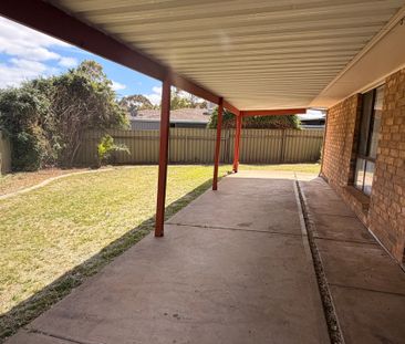 Freshly painted 3-bedroom home - Photo 5