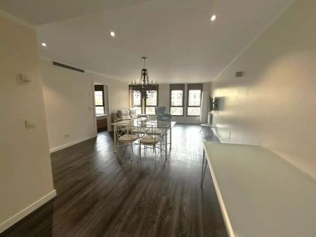 Piso de alquiler en Centre - Barri Vell - Photo 3