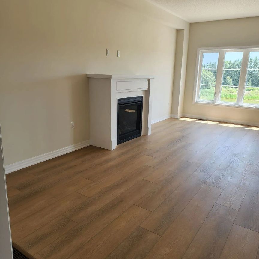 Detached Home For Lease | E9056430 - Photo 1