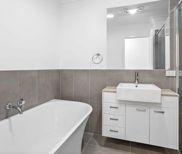 Modern 4bed townhouse, AC and pool - Photo 5