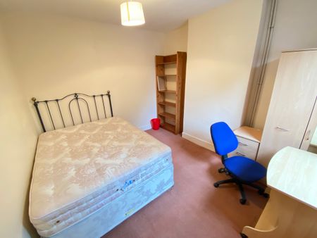 5 Bed Student Accommodation - Photo 3