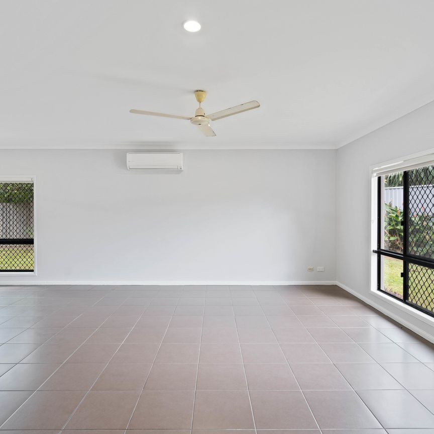 LARGE BLOCK - SIDE ACCESS - QUIET LOCATION - Photo 1